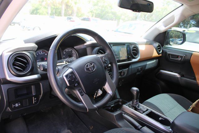 Vehicle image 14 of 25
