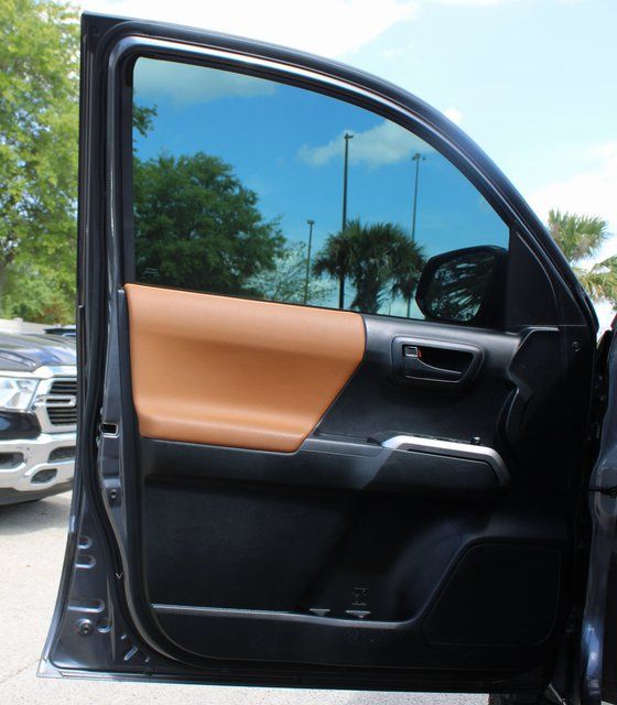 Vehicle image 13 of 25