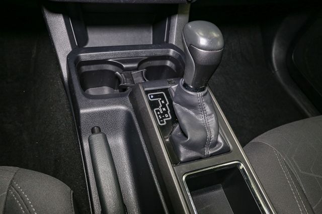 Vehicle image 32 of 46