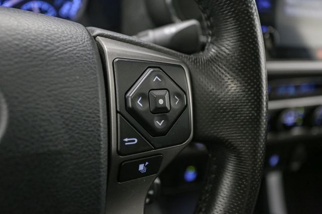 Vehicle image 32 of 48