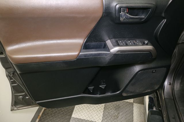 Vehicle image 28 of 48
