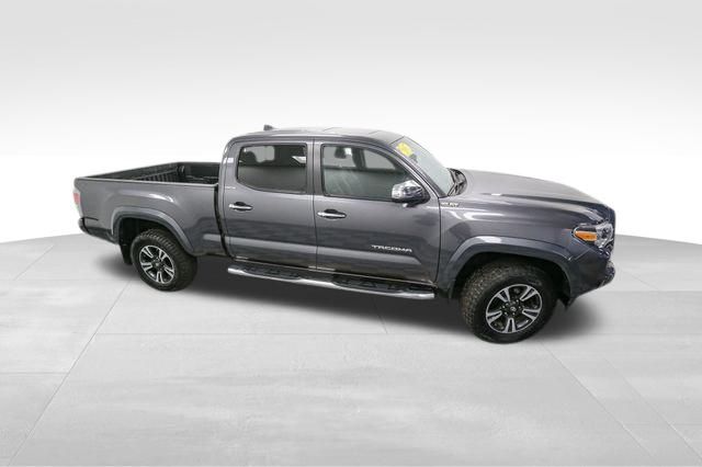 Vehicle image 6 of 48