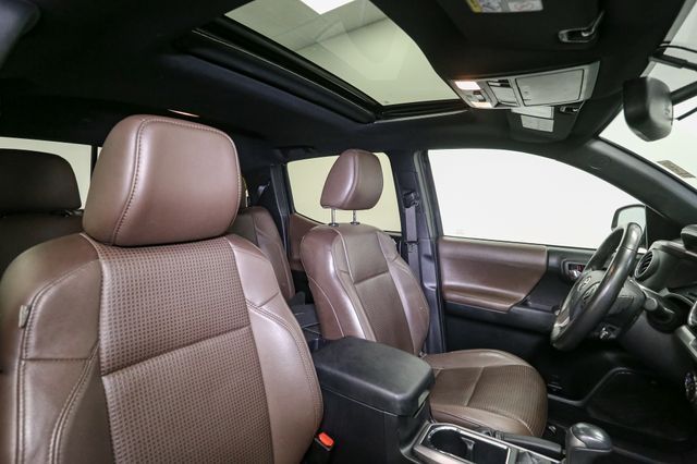 Vehicle image 17 of 48