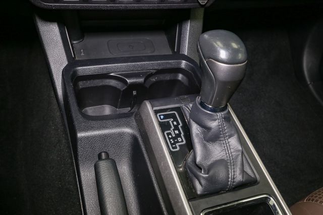 Vehicle image 27 of 48