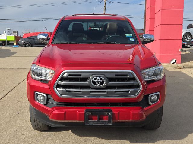 2017 Toyota Tacoma Limited Image 3 of 21