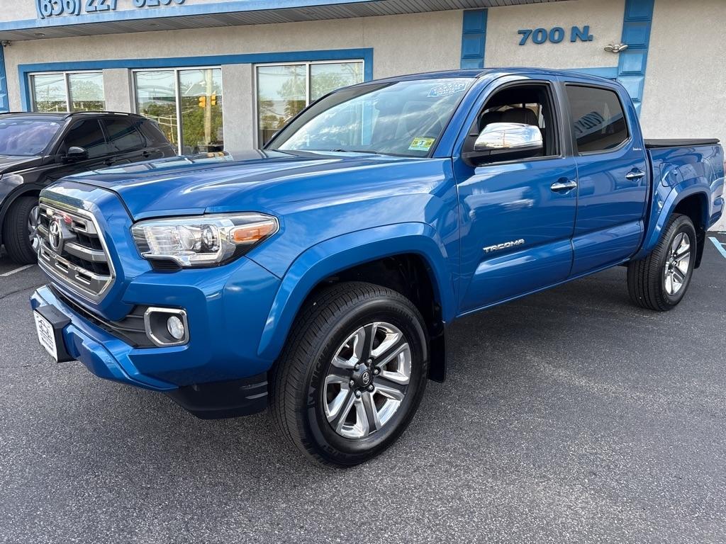 2017 Toyota Tacoma Limited Image 1 of 45