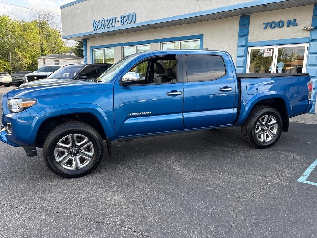 2017 Toyota Tacoma Limited Image 2 of 45