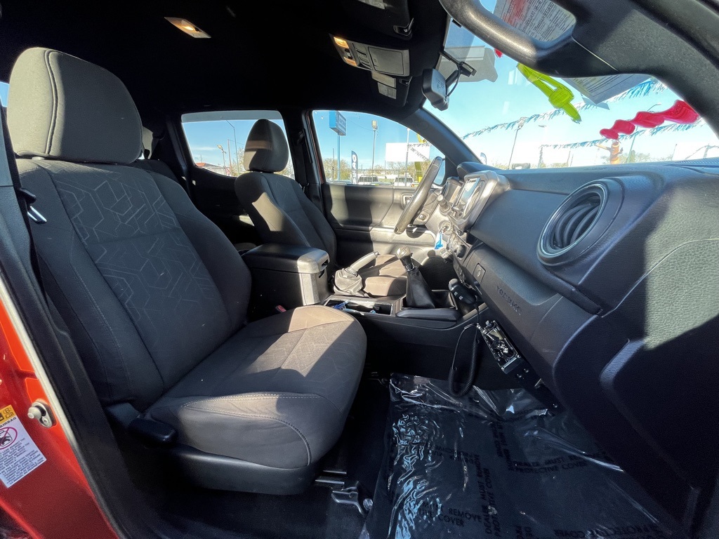 Vehicle image 24 of 29