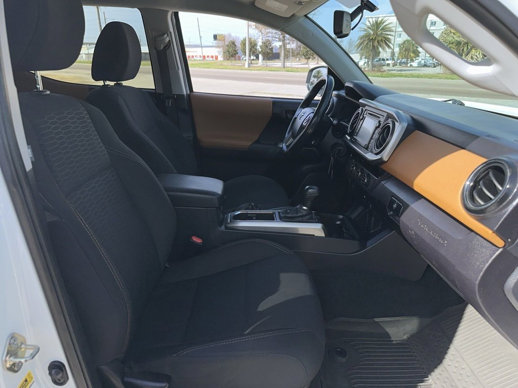 Vehicle image 11 of 22