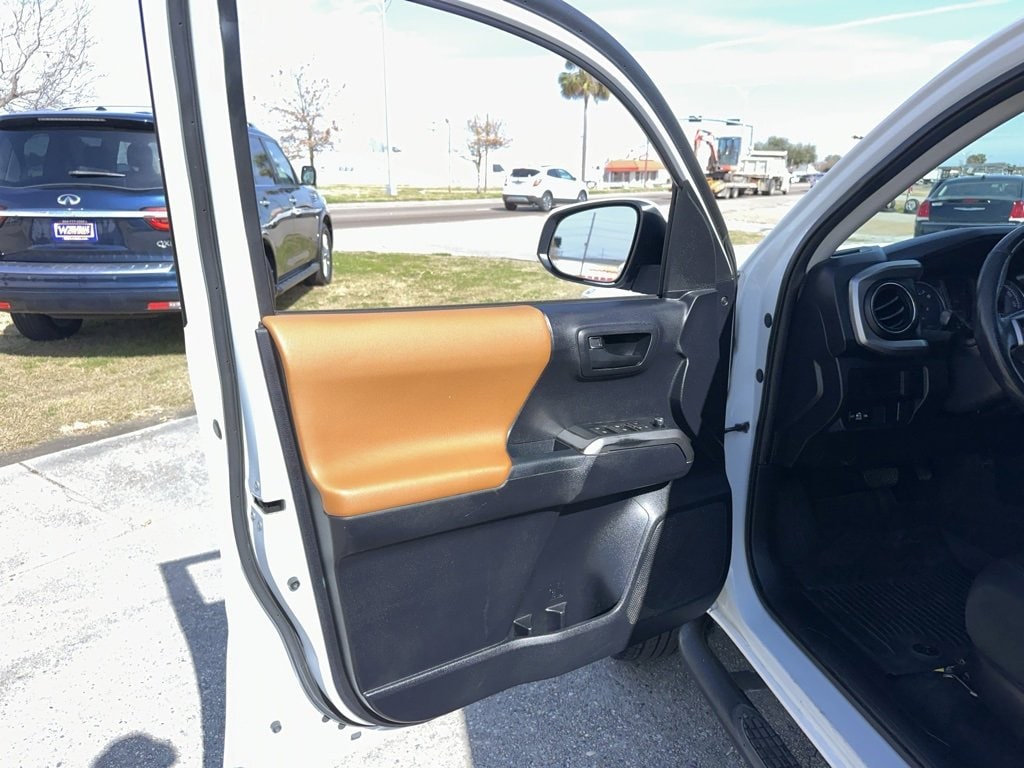 Vehicle image 8 of 22