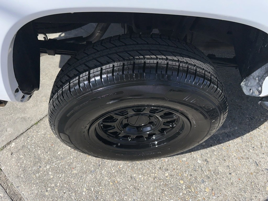 Vehicle image 17 of 22