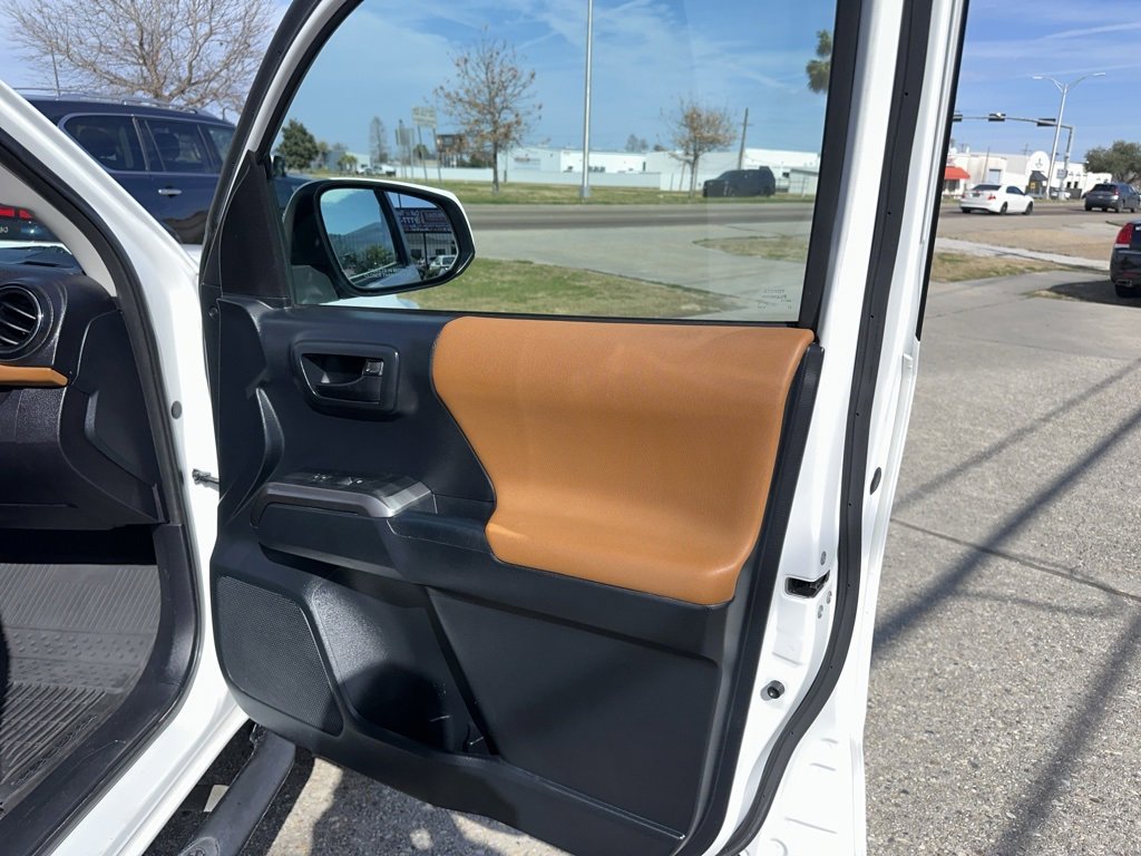 Vehicle image 12 of 22