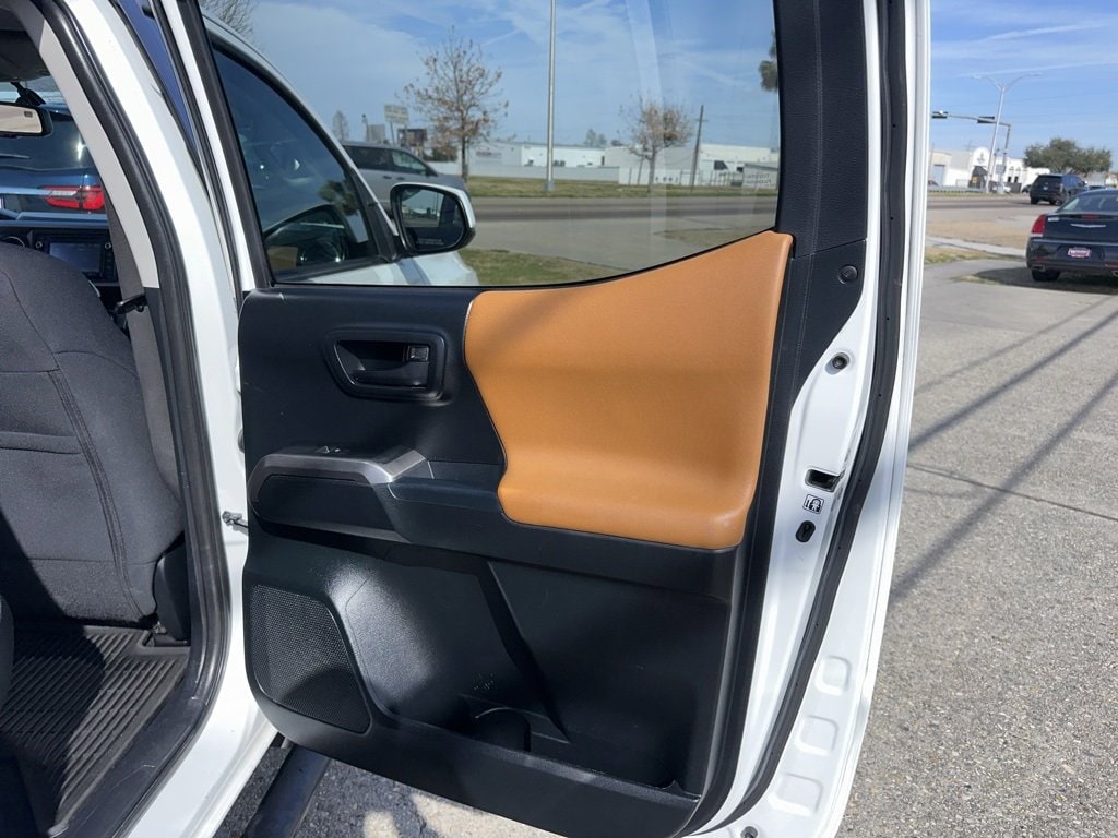 Vehicle image 14 of 22