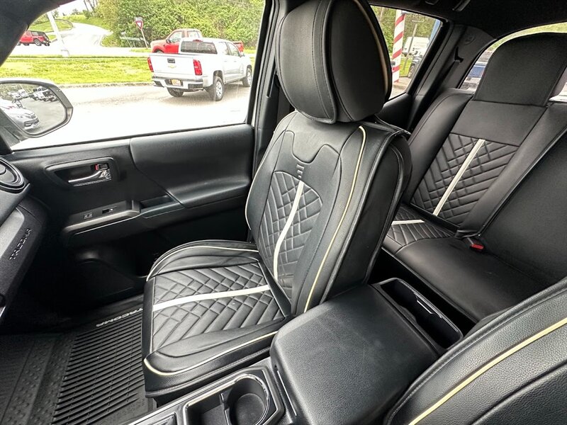 Vehicle image 32 of 53