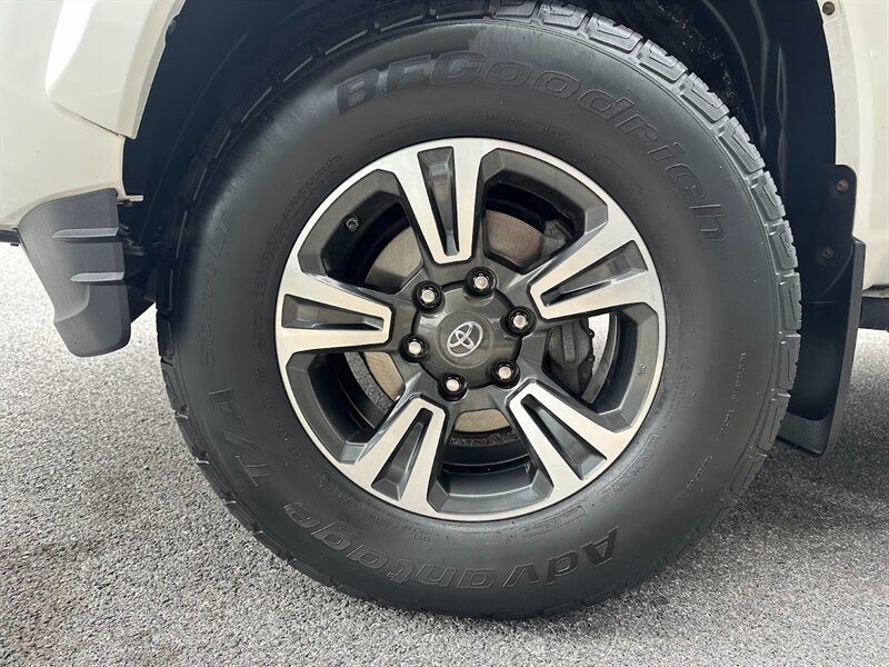 Vehicle image 52 of 53