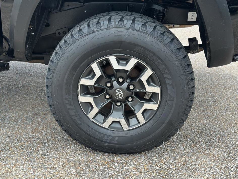 Vehicle image 11 of 33