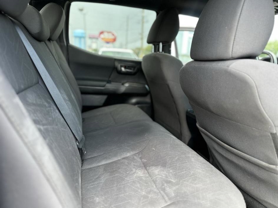 Vehicle image 14 of 33