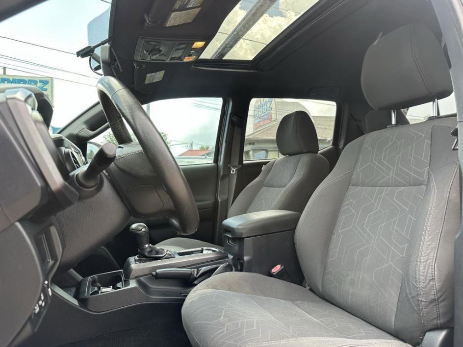 Vehicle image 16 of 33