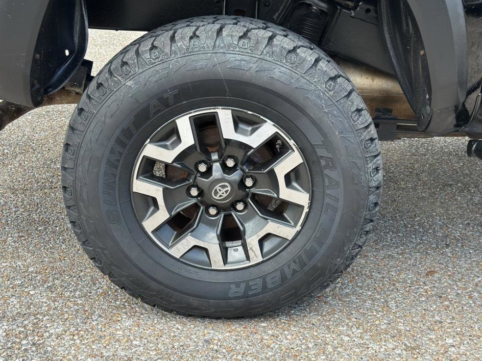 Vehicle image 10 of 33