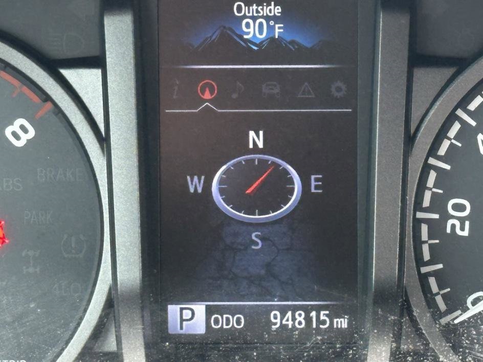 Vehicle image 22 of 33