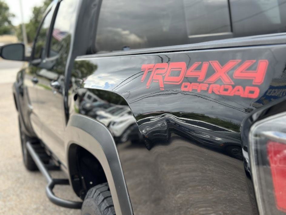Vehicle image 31 of 33