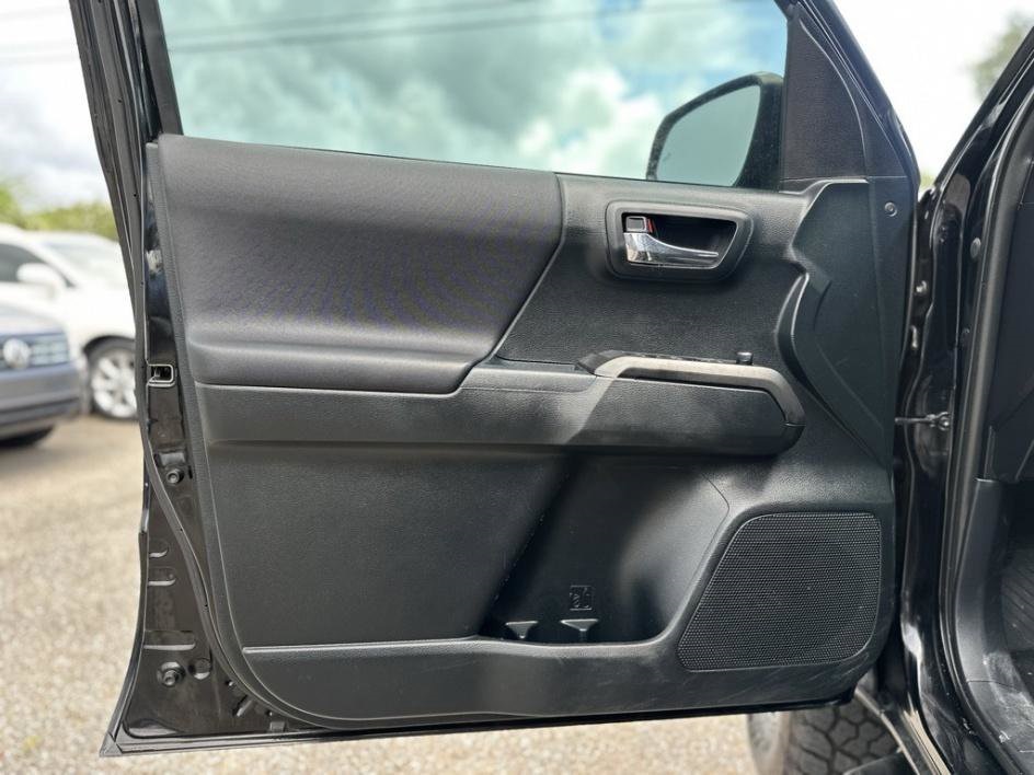 Vehicle image 26 of 33