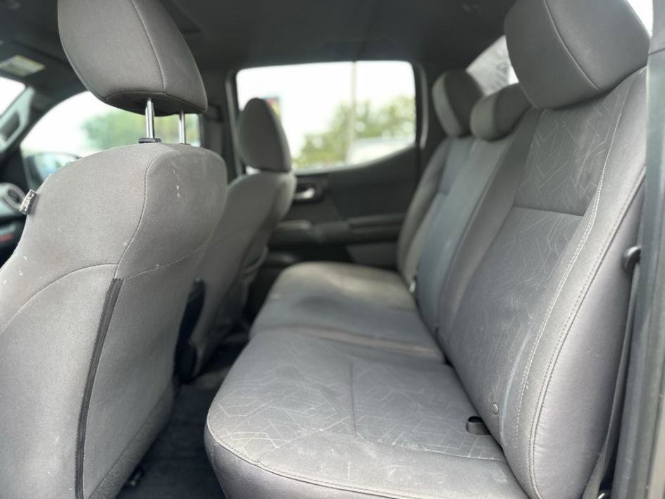 Vehicle image 15 of 33