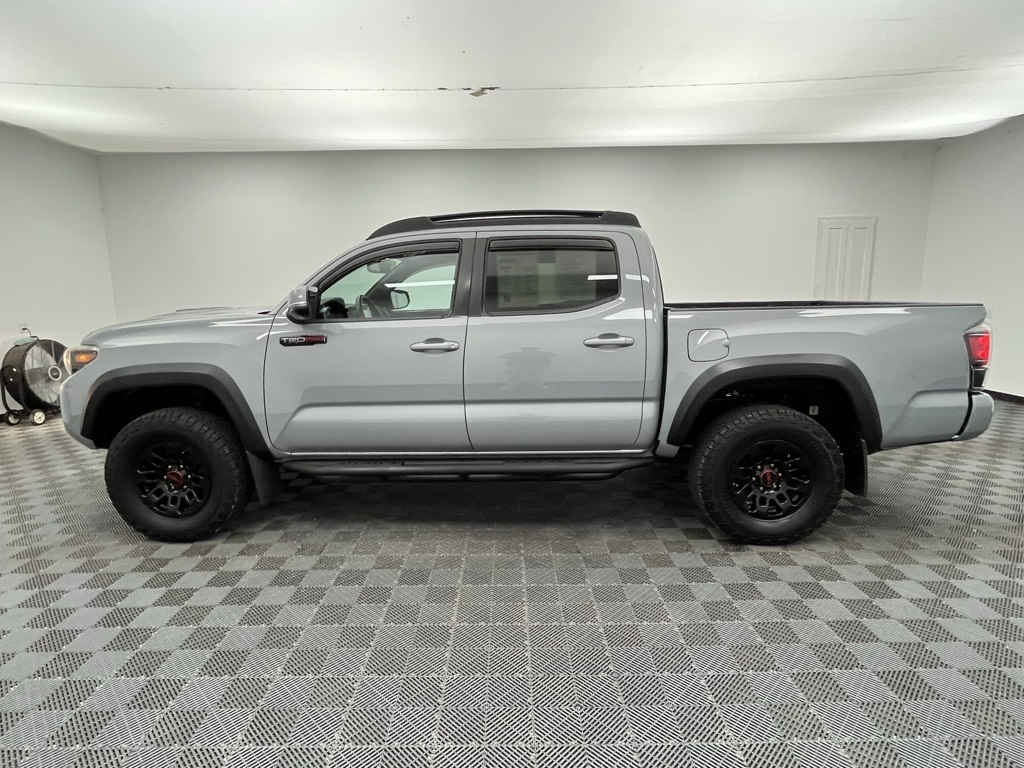 Vehicle image 8 of 34