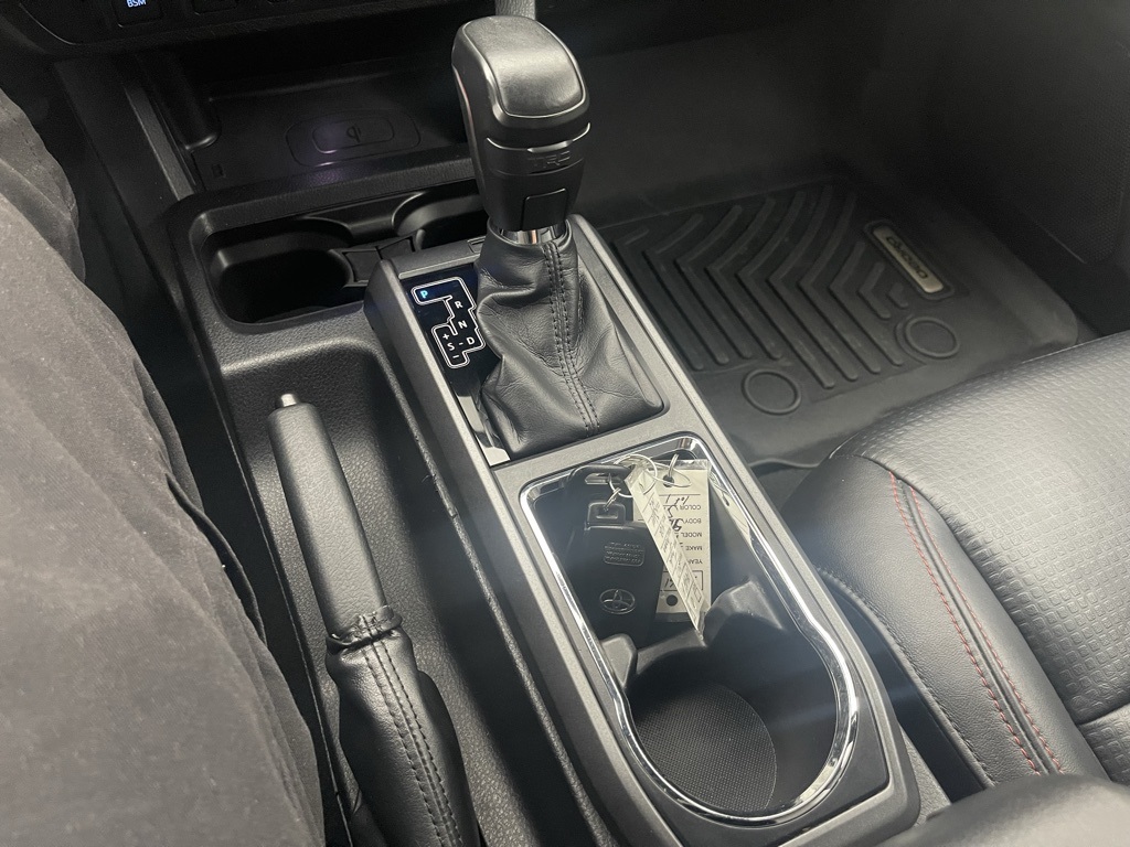 Vehicle image 27 of 34
