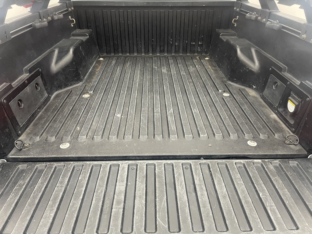 Vehicle image 10 of 34