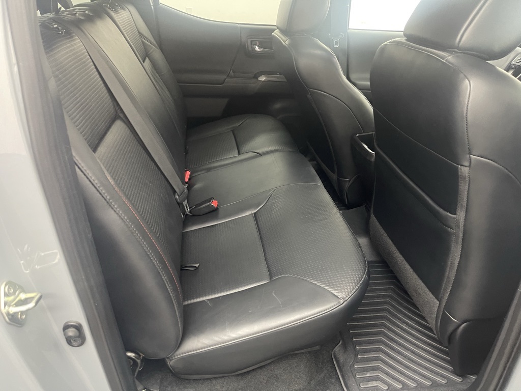 Vehicle image 13 of 34
