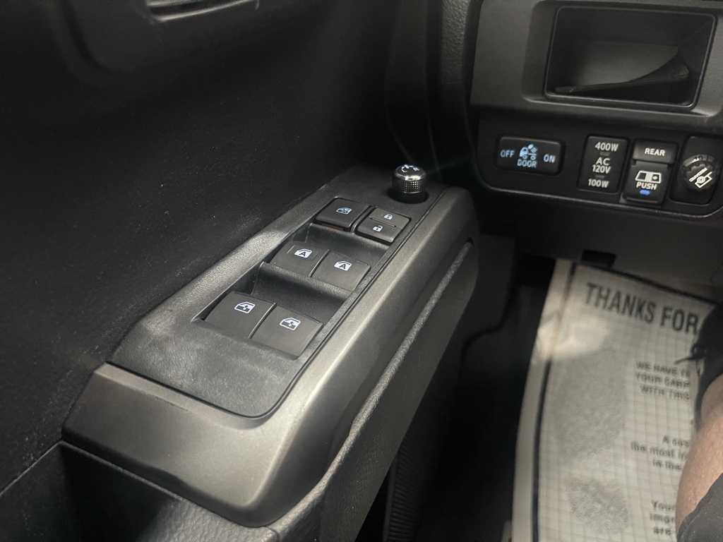 Vehicle image 28 of 34