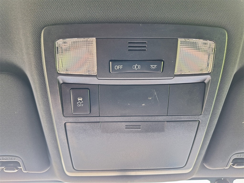 Vehicle image 27 of 31