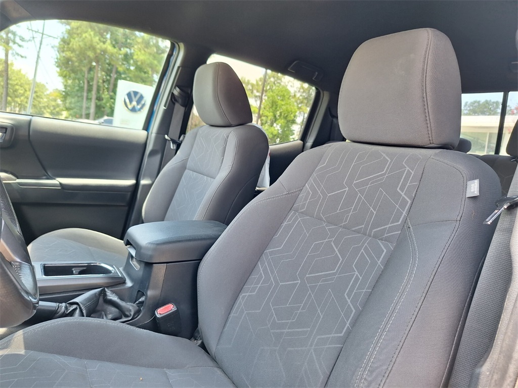 Vehicle image 14 of 31