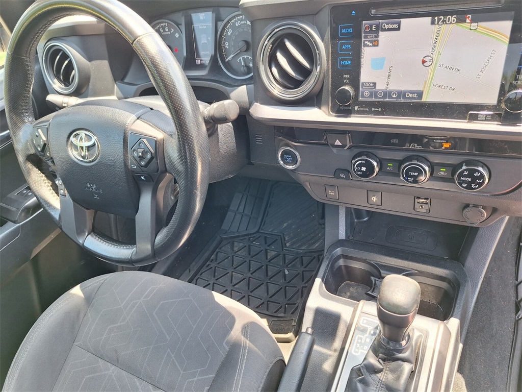 Vehicle image 21 of 31