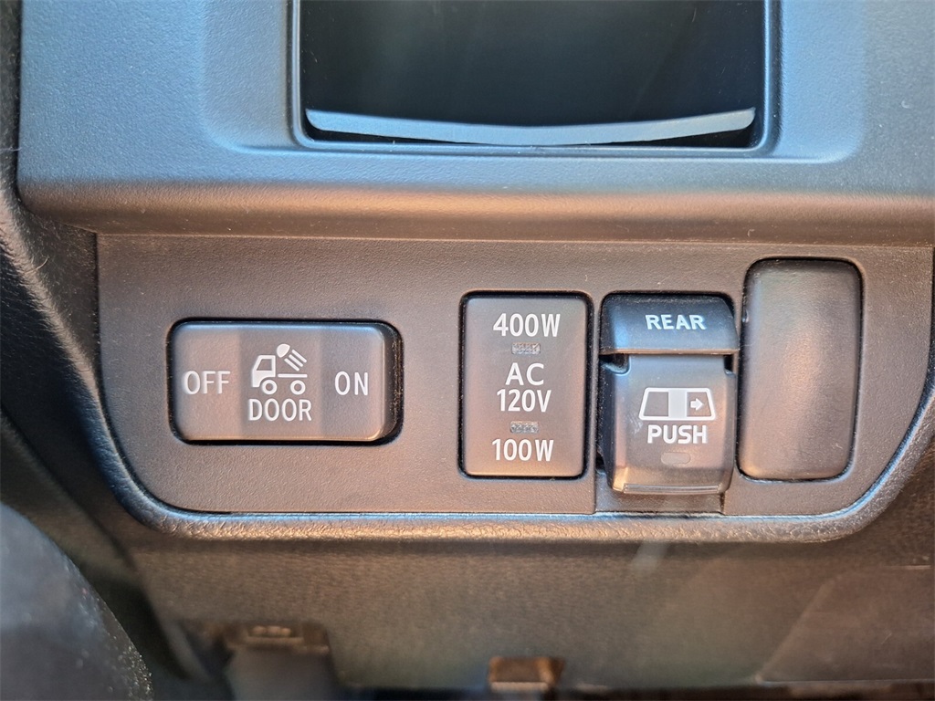 Vehicle image 26 of 31