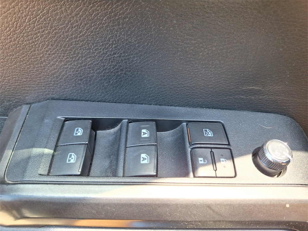 Vehicle image 28 of 31