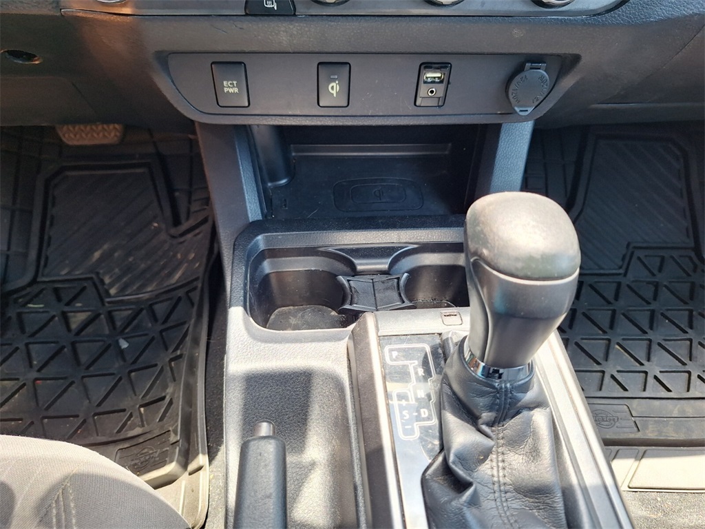 Vehicle image 25 of 31