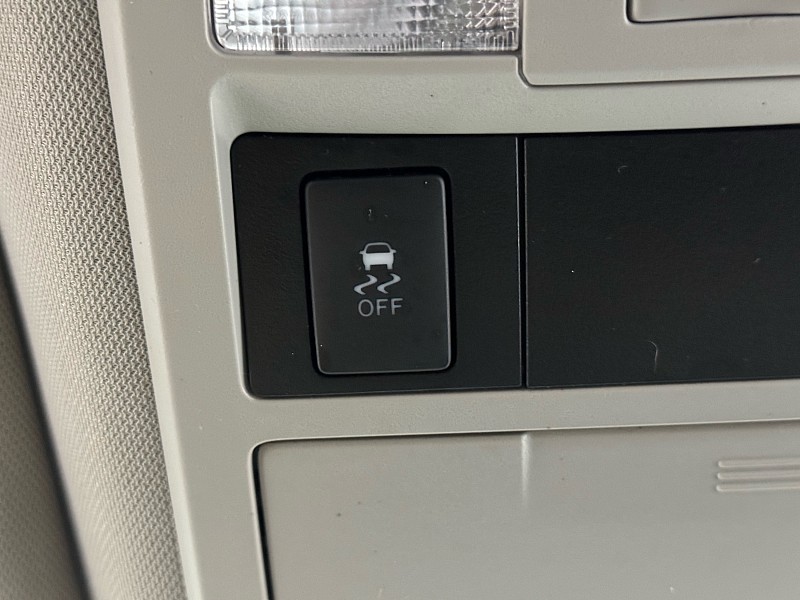 Vehicle image 32 of 48