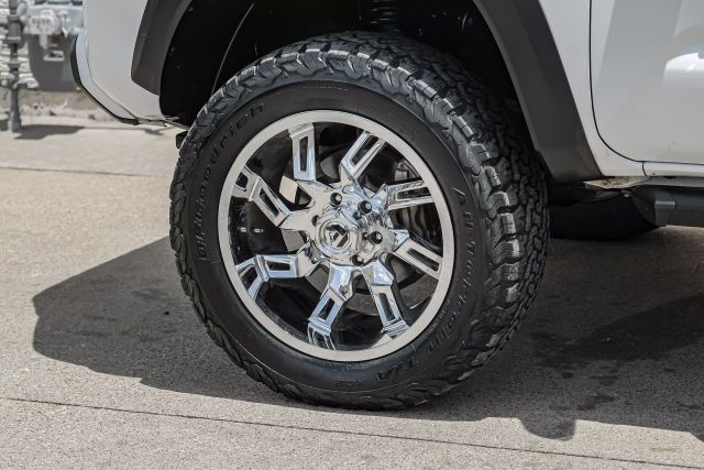 Vehicle image 16 of 51