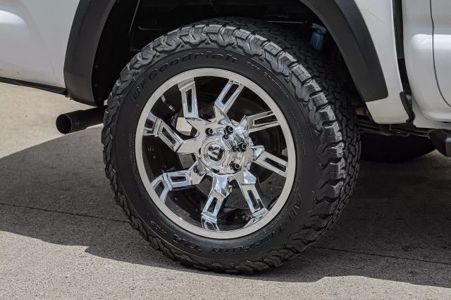 Vehicle image 15 of 51
