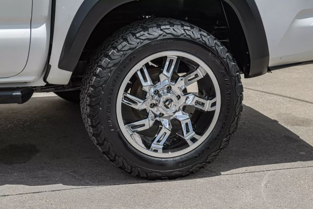 Vehicle image 13 of 51