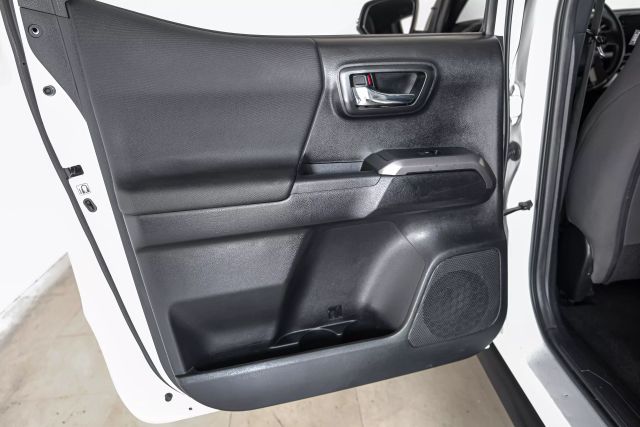 Vehicle image 41 of 51