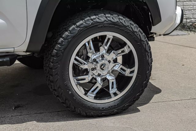 Vehicle image 14 of 51