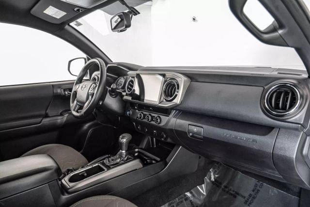 Vehicle image 27 of 51