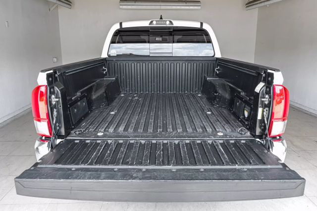 Vehicle image 17 of 51