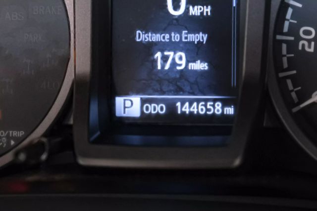 Vehicle image 33 of 51
