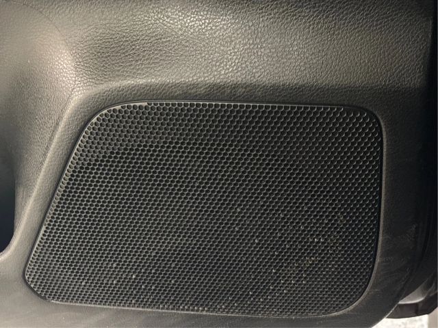 Vehicle image 38 of 42