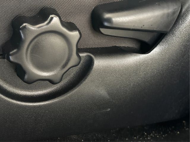 Vehicle image 39 of 42