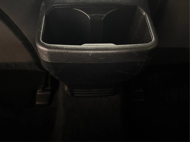 Vehicle image 31 of 42